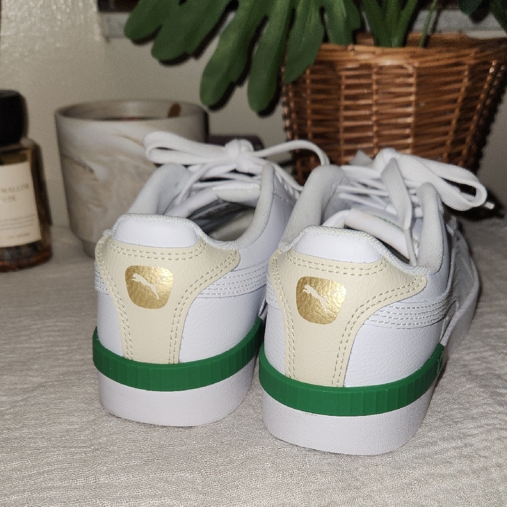 ✨️HP✨️Puma White Sneakers with Green Highlights - Picture 3 of 7